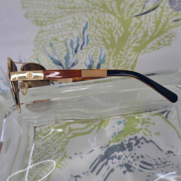 Tory Burch Women's Aviator Sunglasses Gold Tone Frames TY6010 420/13 57-14 135 - Picture 4 of 15